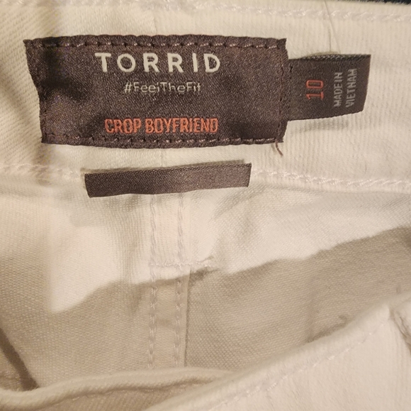 Torrid NWT Cropped White Boyfriend Stretch Jeans 10 - Picture 2 of 9